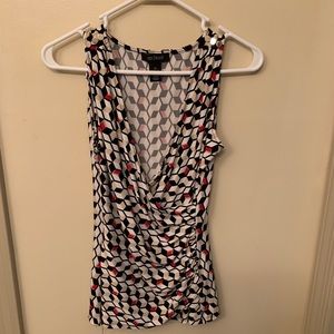 Black and white pattern sleeveless blouse